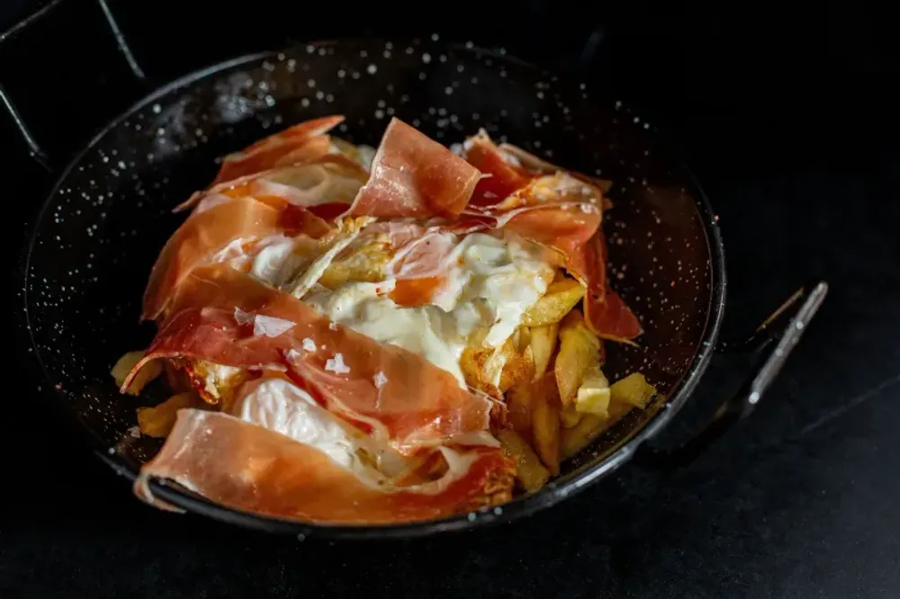 Fried eggs with ham